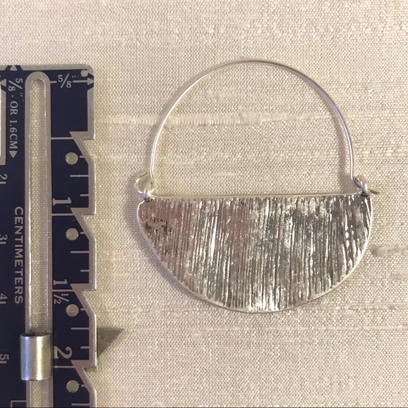 ⚪️Rylan Crescent Hoops⚪️ - Picture 7 of 8